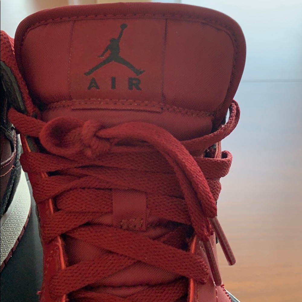 AIR JORDAN 1 RETRO MID GS 'TEAM RED BLACK - Picture 5 of 6